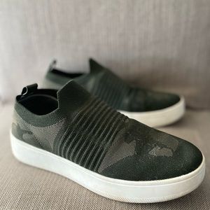 Camo knit platform sneaker